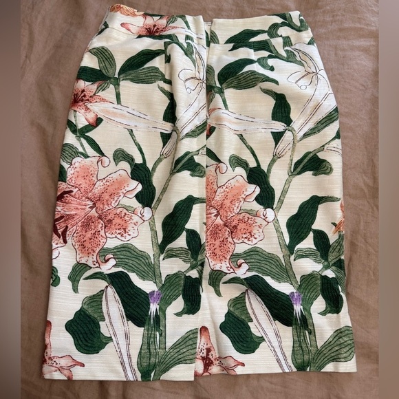 Ann Taylor Floral Print cotton straight knee length Skirt - Picture 3 of 6